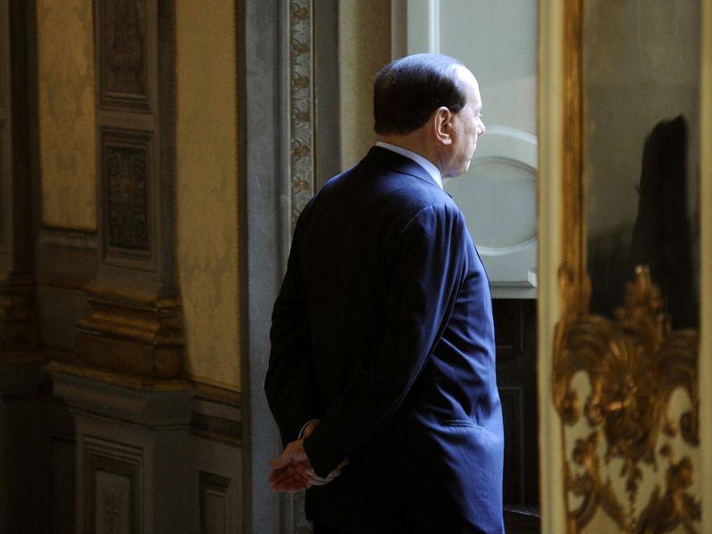 Berlusconi-spalle-finestra.jpg