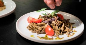 Il problema non sono gli insetti a tavola ma cosa è diventato l'Occidente