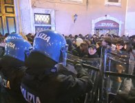 Gli studenti contro la Polizia ovvero perché la scuola non fa più la scuola (di Franco Marino)